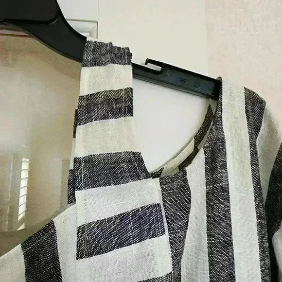 Soft Surroundings Women's Gray White Striped Cold Shoulder Casual Top Size M - Picture 4 of 11